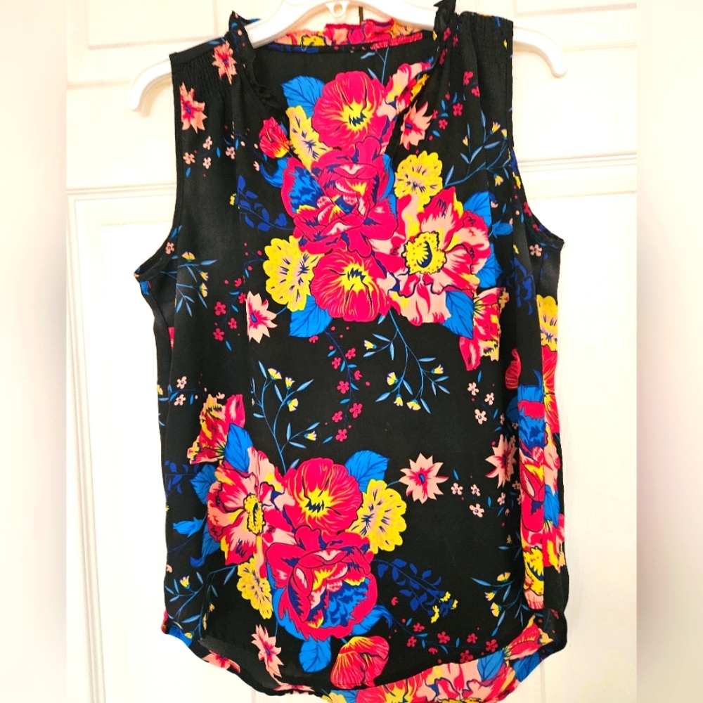 Summer sleeveless blouse, size M
